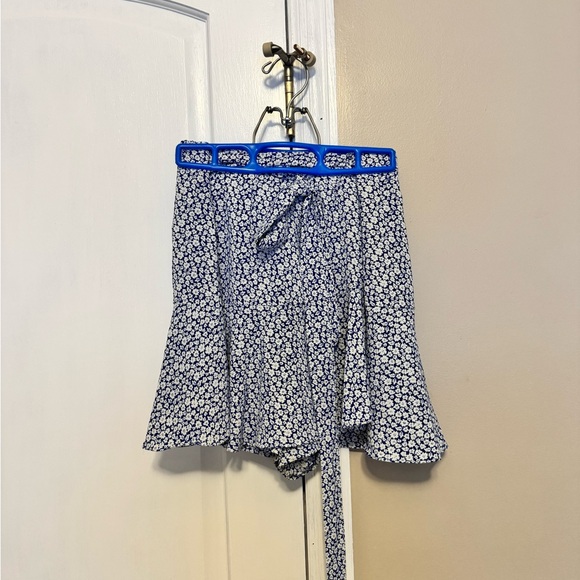 She + Sky Navy Floral Mini Skirt - Picture 2 of 3